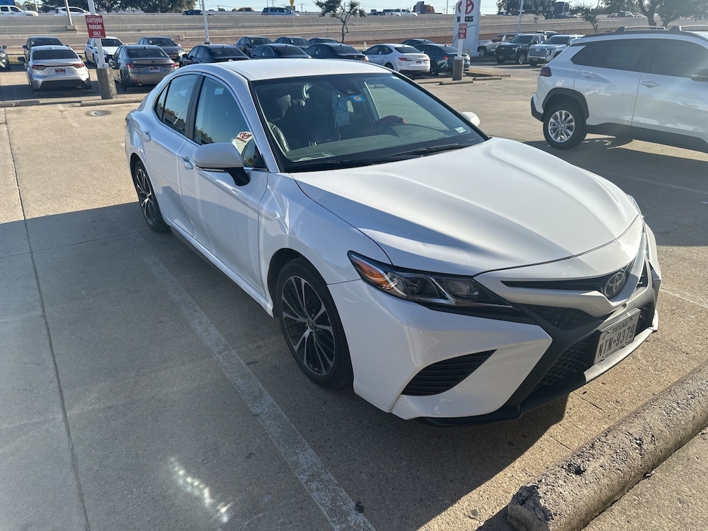 Used 2020 Toyota Camry SE Sedan