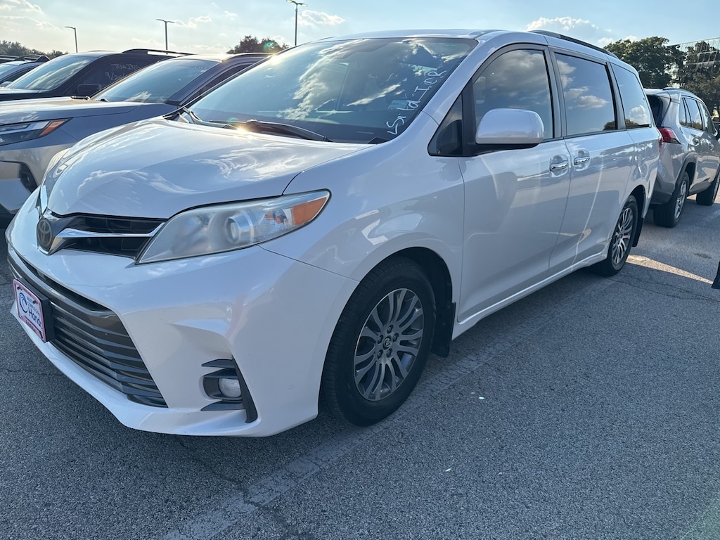 Used 2020 Toyota Sienna XLE w/Entune 3.0 Audio Plus w/App Suite Van