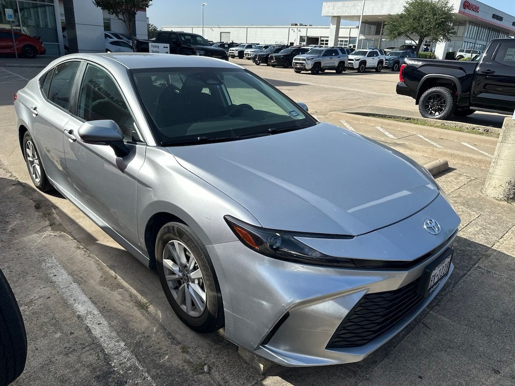 Used 2025 Toyota Camry LE w/Convenience Package/16-in Silver-Finished All Sedan