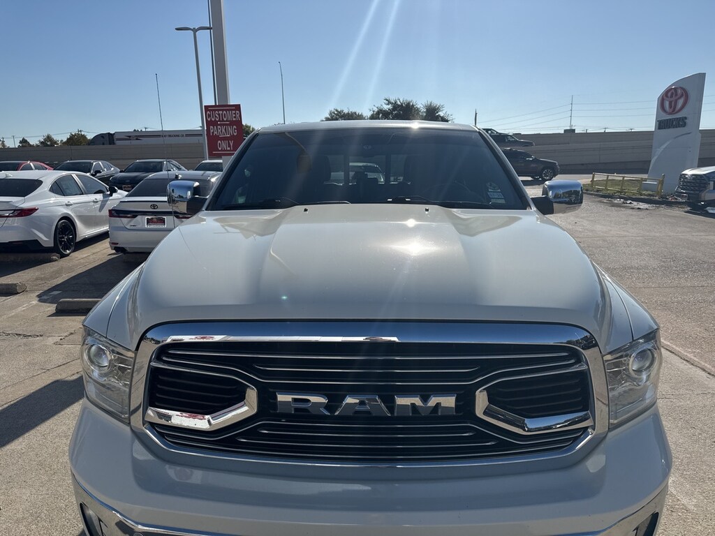 Used 2017 Ram 1500 Limited w/Navigation/Moonroof/20-in Alloy Truck Crew Cab