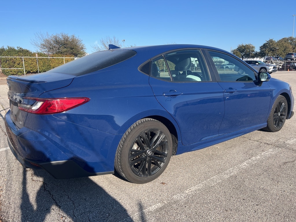 Used 2025 Toyota Camry SE w/18-in Black-Finished Alloy/8-in Multimedia Au Sedan