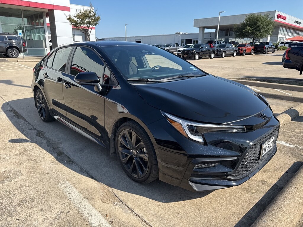 Used 2025 Toyota Corolla SE w/18-in Alloy w/Graphite-Colored Finish Sedan