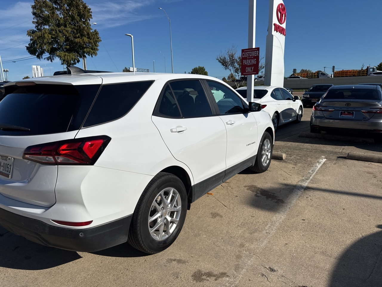 2023 Chevrolet Equinox LS photo 4