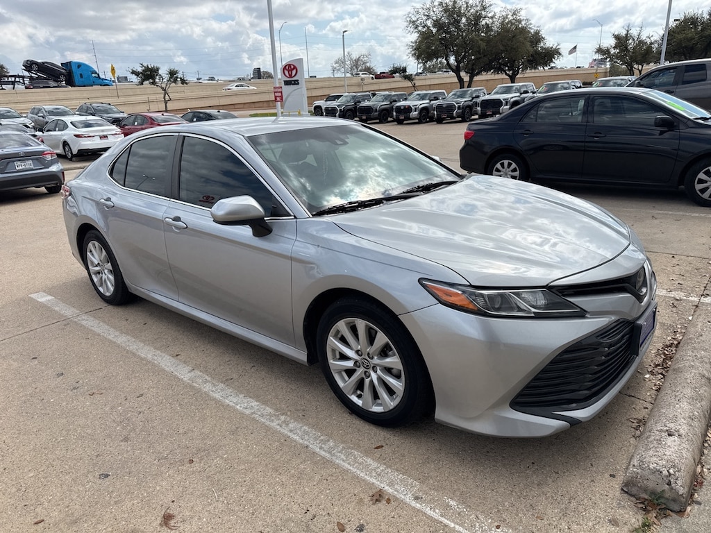 Used 2020 Toyota Camry LE w/7.5J x 17-Inch Alloy Wheels Sedan