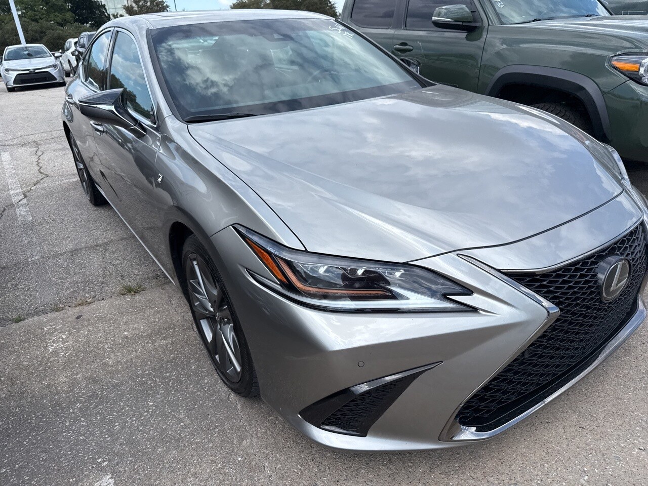 2019 Lexus ES 350 Luxury photo 2
