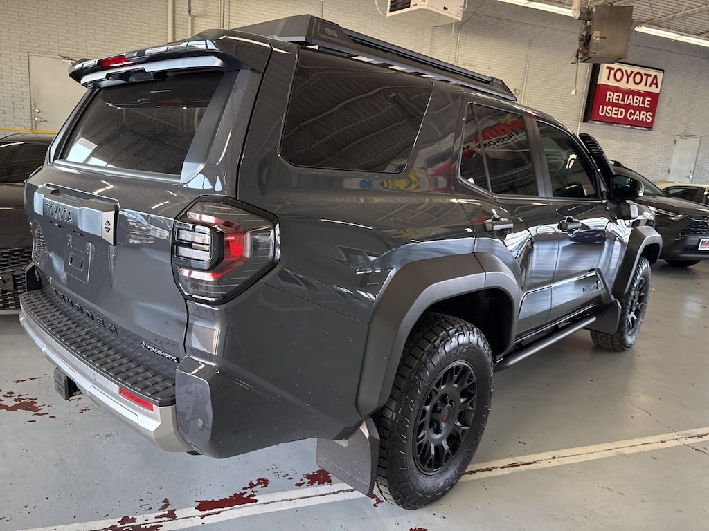 Used 2025 Toyota 4Runner i-FORCE MAX Trailhunter w/Navigation SUV