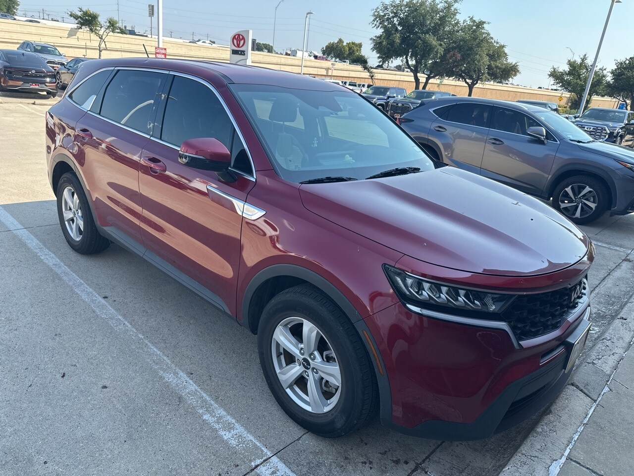 2023 Kia Sorento LX photo 2