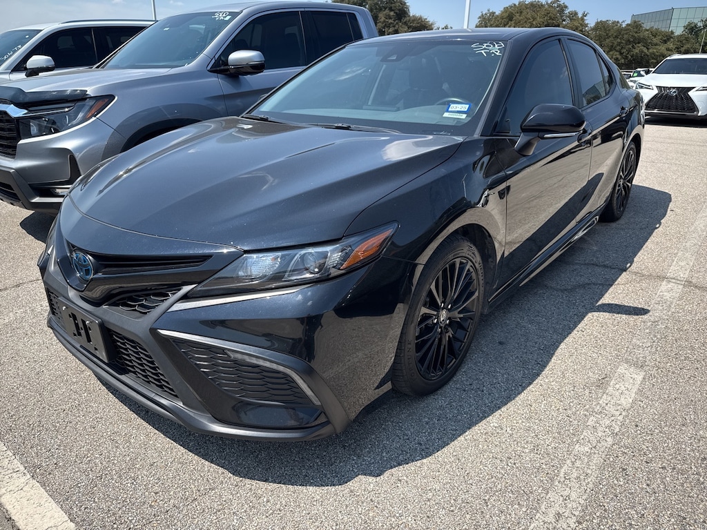 Used 2022 Toyota Camry Hybrid SE w/18-Inch Machined Finish Alloy Sedan