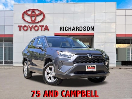 2025 Toyota RAV4 XLE w/17-in 5-Spoke Silver Alloy Wheels SUV