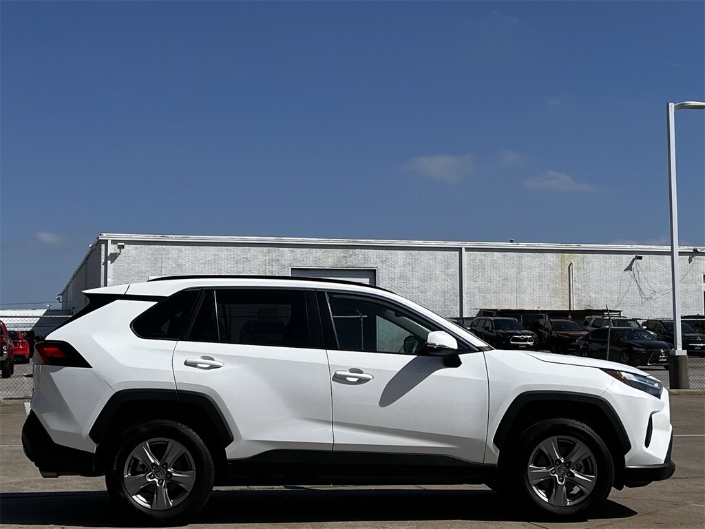 Used 2024 Toyota RAV4 XLE w/Wheels: 17-Inch 5-Spoke Silver Alloy SUV