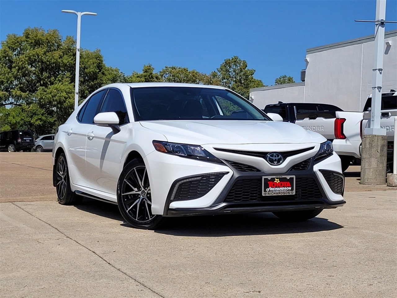 Used 2024 Toyota Camry SE with VIN 4T1G11AK4RU883300 for sale in Richardson, TX