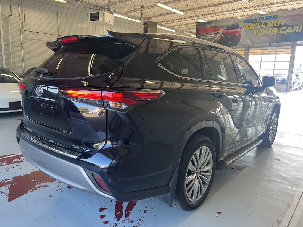 Used 2024 Toyota Highlander Platinum w/Nav//HUD/Pano-Roof/Leather SUV
