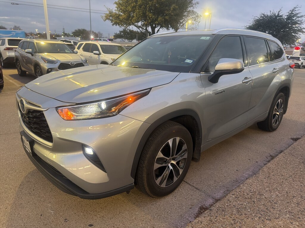 Used 2021 Toyota Highlander Hybrid XLE SUV