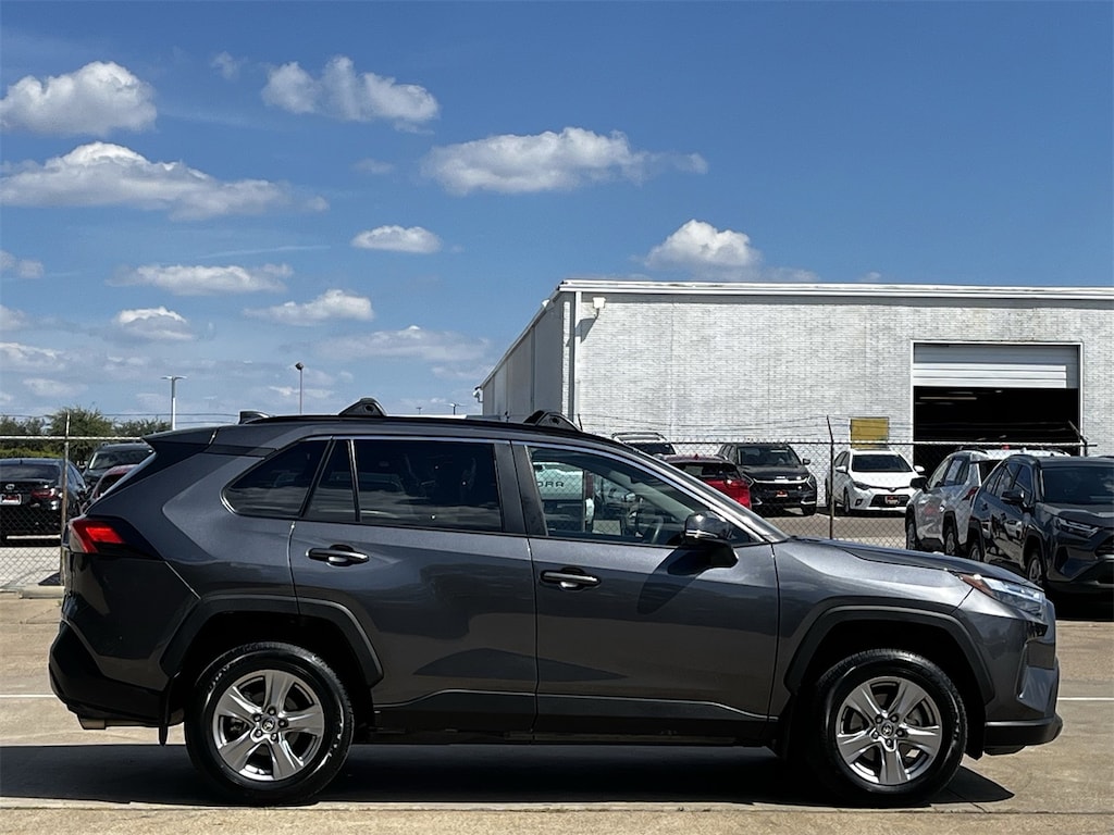Used 2023 Toyota RAV4 XLE w/17-in 5-Spoke Silver Alloy SUV