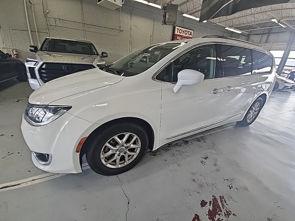 Used 2020 Chrysler Pacifica Touring L w/17-in Alloy/Black Leather Van Passenger Van