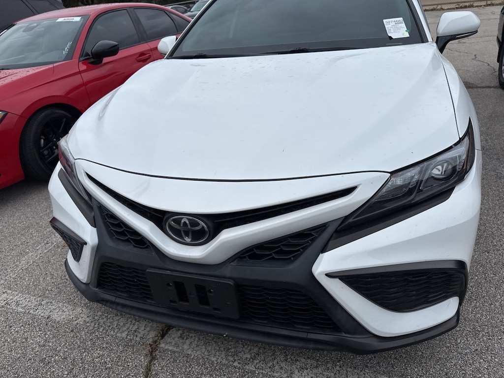 Used 2023 Toyota Camry SE w/Red Interior/18-in Alloy Wheels Sedan