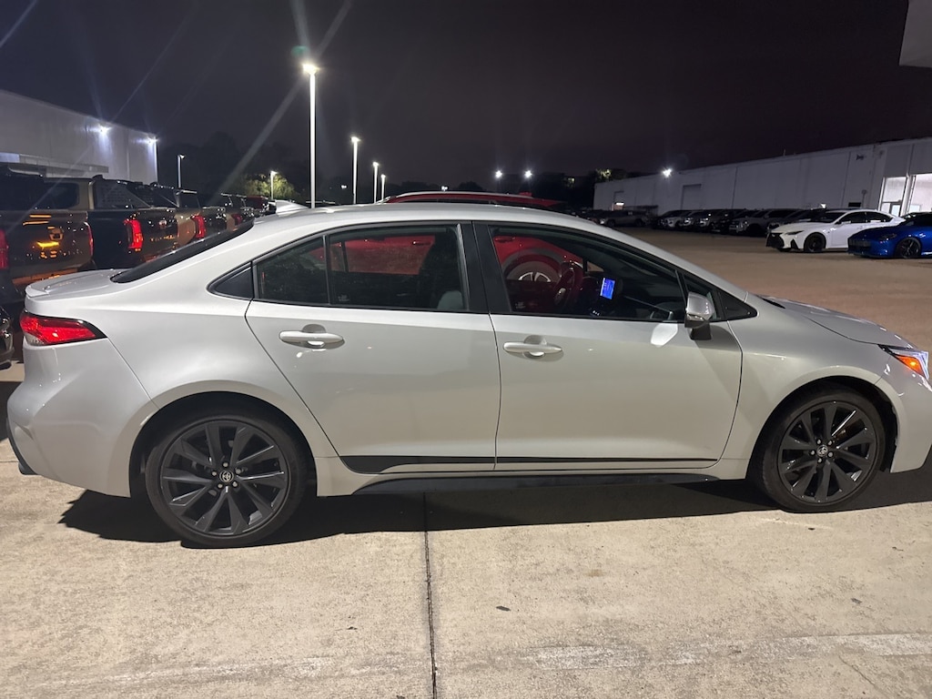 Used 2023 Toyota Corolla SE w/18-Inch Alloy w/Graphite Finish Sedan