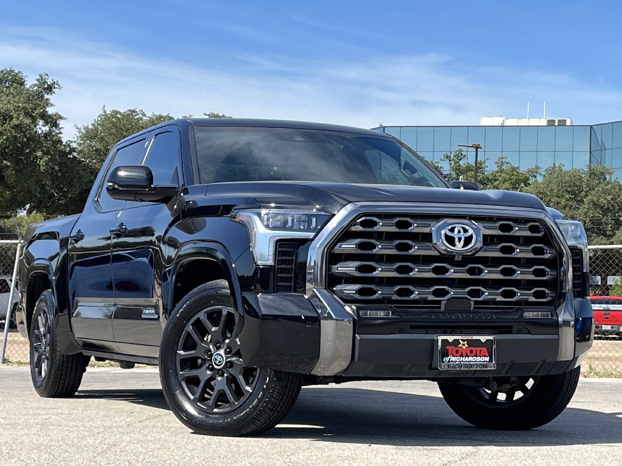 Used 2024 Toyota Tundra Platinum w/Navigation/HUD/Sunroof/Leather Truck CrewMax