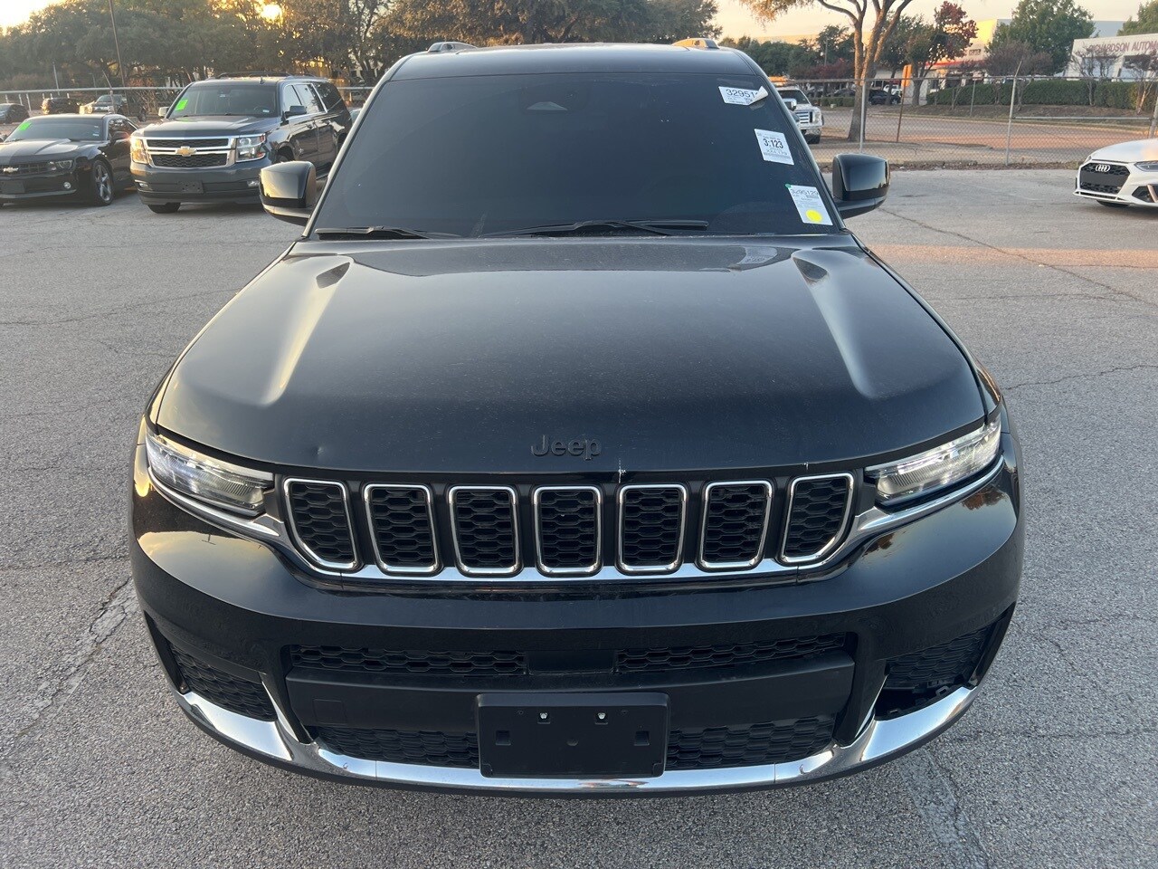 2025 Jeep Grand Cherokee Laredo X photo 2