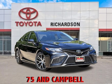 2024 Toyota Camry SE w/Black Out Badges/18-in Alloy Wheels Sedan