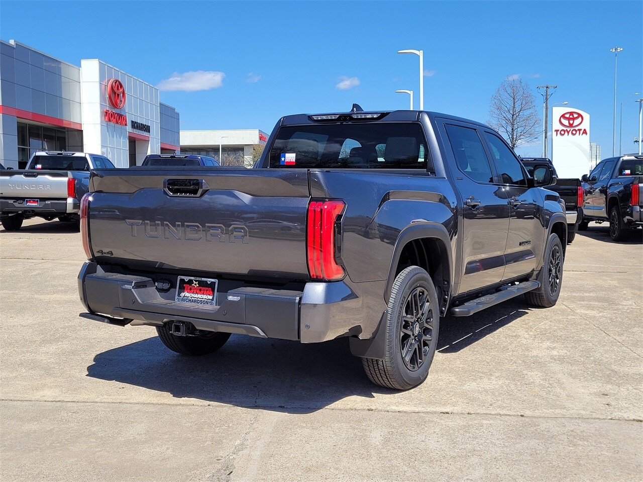 2025 Toyota Tundra Limited photo 4
