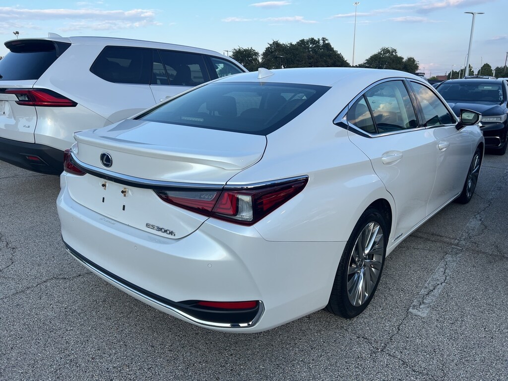 Used 2019 Lexus ES 300h 300h Luxury w/Navigation w/Mark Levinson Audio Sedan