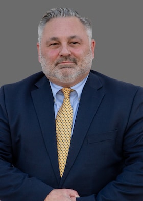 Staff member Mark Anderson from ID_39ac47e5fe96