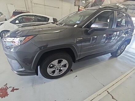 2025 Toyota RAV4 XLE w/17-Inch 5-Spoke Silver Alloy SUV