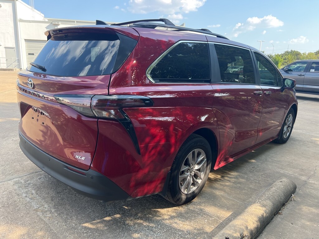 Used 2025 Toyota Sienna XLE 8 Passenger w/XLE Plus Package Van Passenger Van