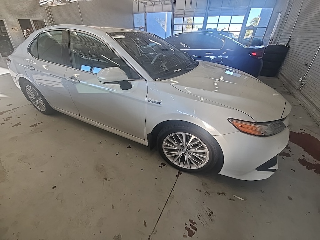 Used 2020 Toyota Camry Hybrid XLE Sedan