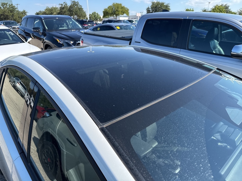 Used 2023 Toyota Prius Limited w/Intelligent Parking Assist/Navigation Hatchback