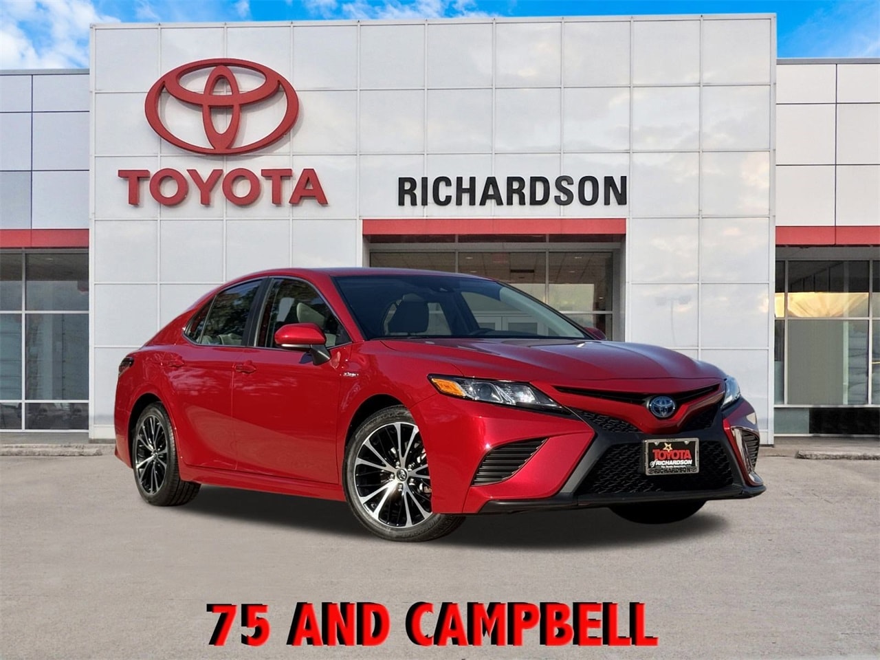 2019 Toyota Camry SE's photo