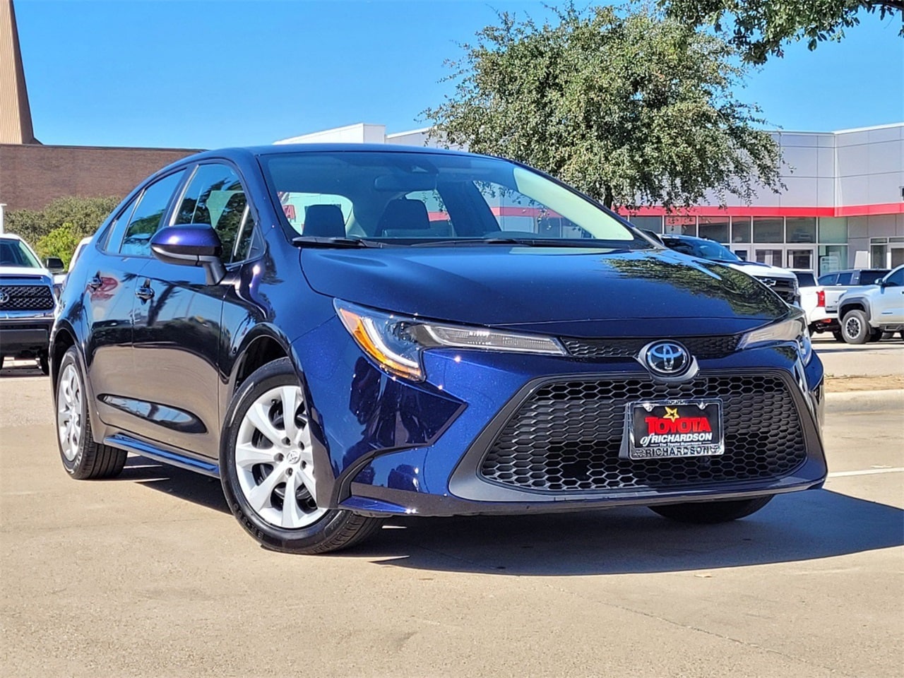 Used 2022 Toyota Corolla LE with VIN 5YFEPMAEXNP322757 for sale in Richardson, TX