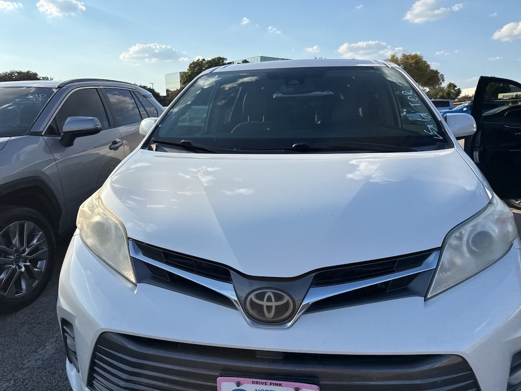 Used 2020 Toyota Sienna XLE w/Entune 3.0 Audio Plus w/App Suite Van