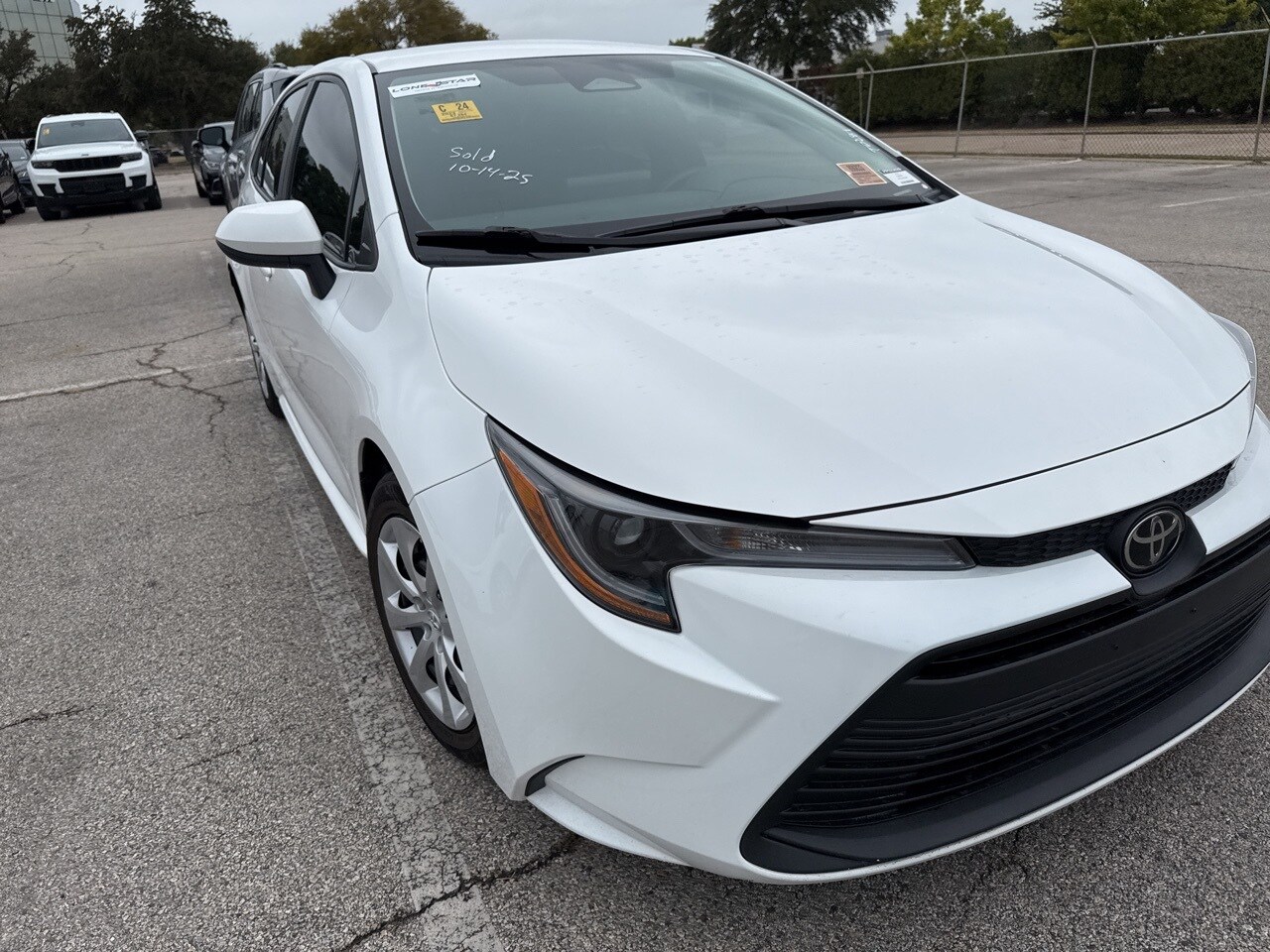 2023 Toyota Corolla LE photo 3