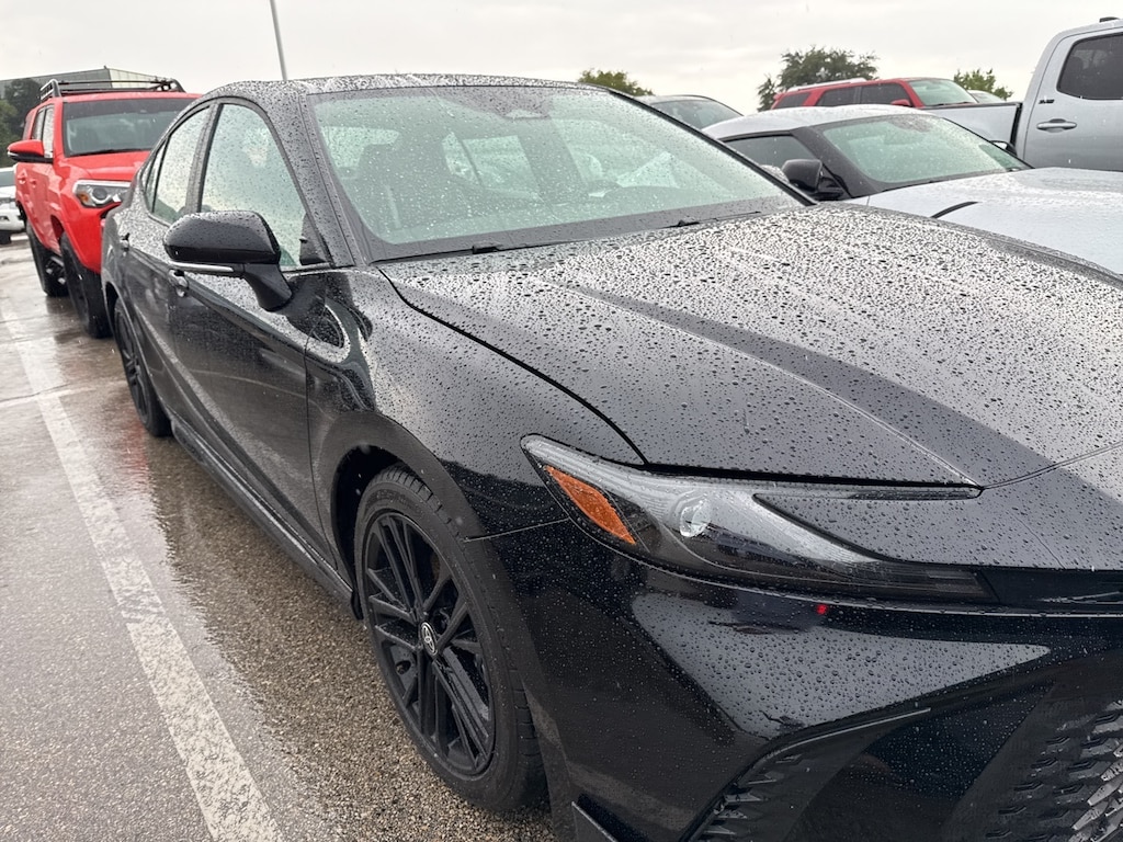 Used 2025 Toyota Camry SE w/18-Inch Black-Finished Alloy Sedan