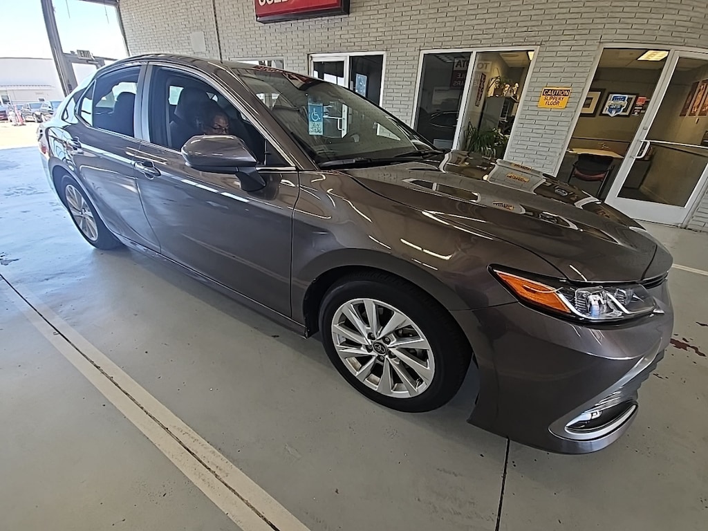Used 2023 Toyota Camry LE w/Super Low Miles w/17 Inch Alloy Sedan