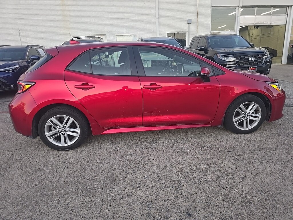 Used 2022 Toyota Corolla Hatchback SE w/16-in Silver Metallic Painted Aluminum Hatchback