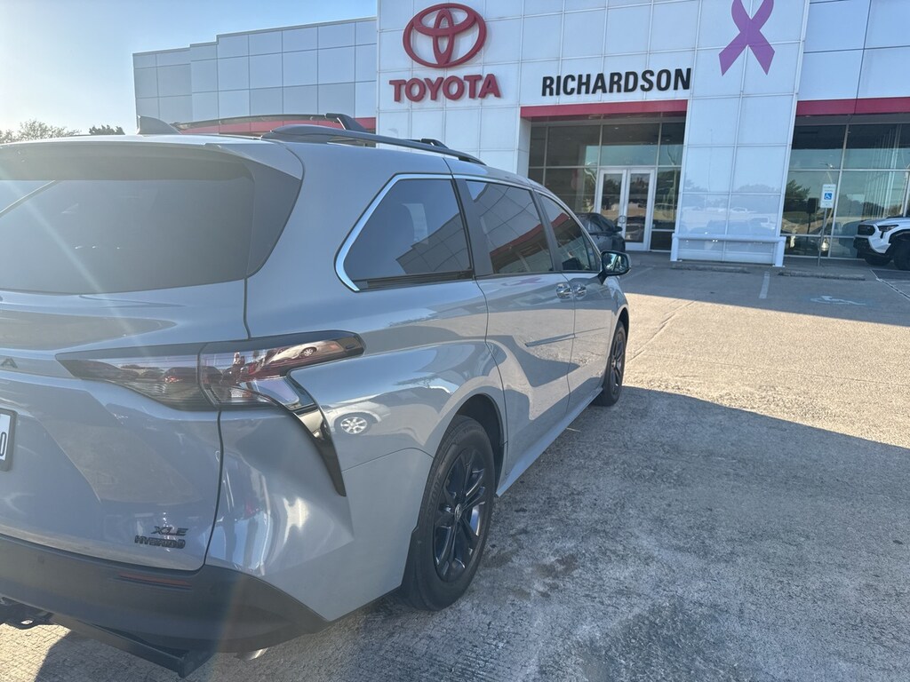 Used 2024 Toyota Sienna Woodland Edition w/Navigation/Moonroof/Leather Van Passenger Van