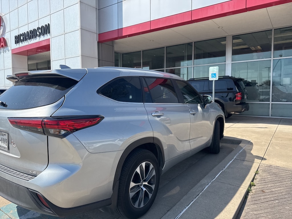 Used 2023 Toyota Highlander XLE SUV