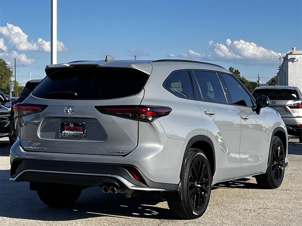 Used 2025 Toyota Highlander XSE w/Moonroof/Leather/20-in Alloy SUV