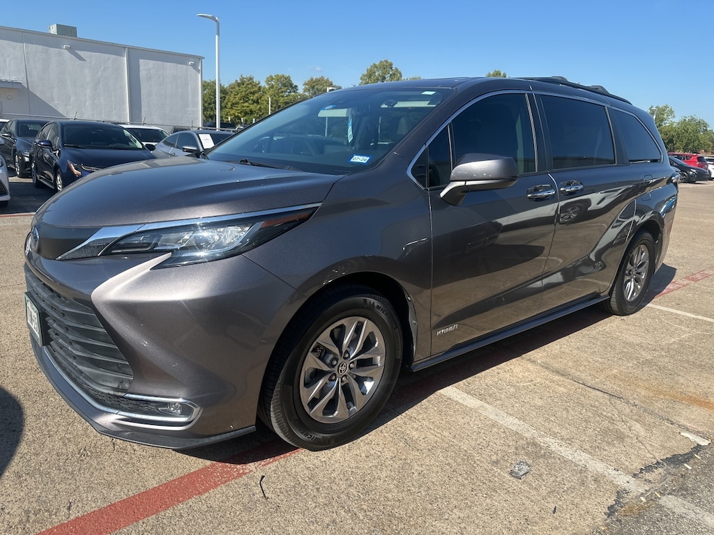 Used 2021 Toyota Sienna XLE w/Moonroof/17-in Alloy/Softex-Leather Van