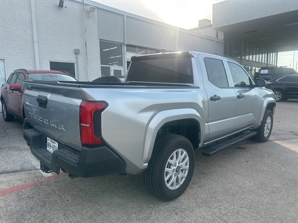 Used 2025 Toyota Tacoma SR w/8-in Toyota Audio Multimedia Truck Double Cab