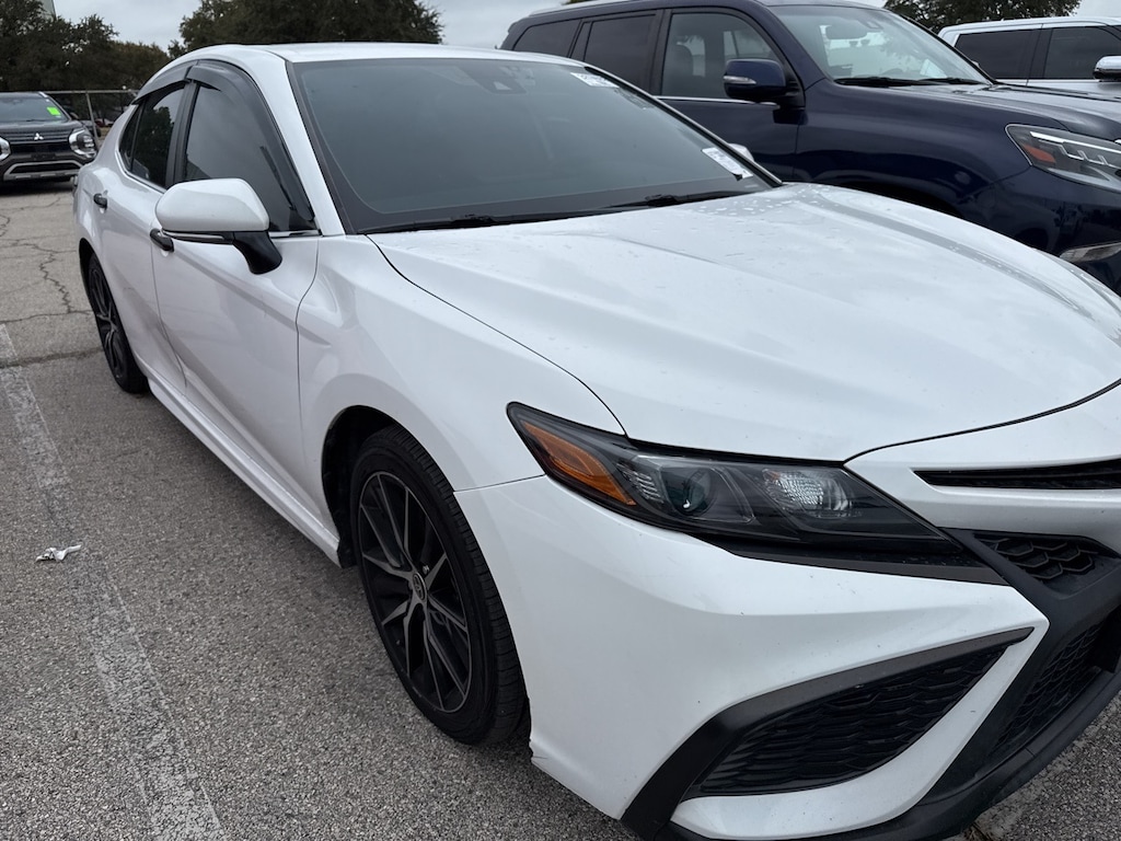 Used 2023 Toyota Camry SE w/Red Interior/18-in Alloy Wheels Sedan