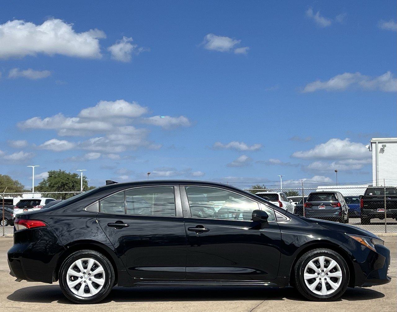 Used 2025 Toyota Corolla LE w/8-in Toyota Audio Multimedia System Sedan