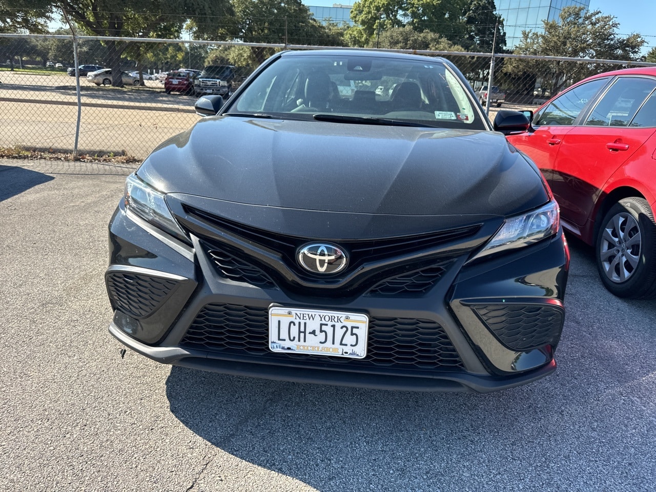 Used 2022 Toyota Camry SE with VIN 4T1G11AKXNU684858 for sale in Richardson, TX