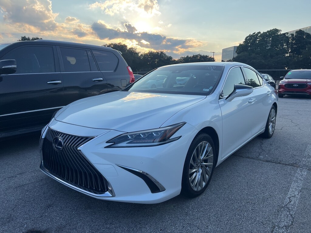 Used 2019 Lexus ES 300h 300h Luxury w/Navigation w/Mark Levinson Audio Sedan