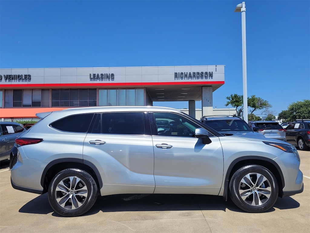 Used 2022 Toyota Highlander Hybrid XLE w/Audio Plus System SUV
