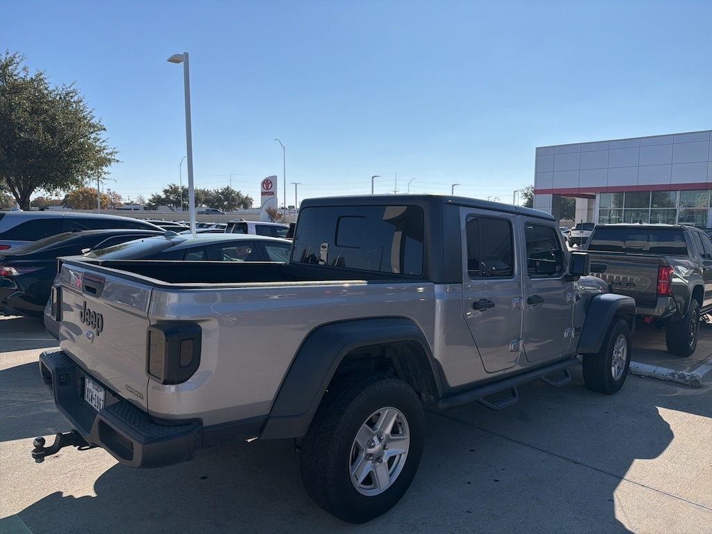 Used 2020 Jeep Gladiator Sport w/Technology Pkg/Convenience Pkg/17-in Alloy Truck Crew Cab