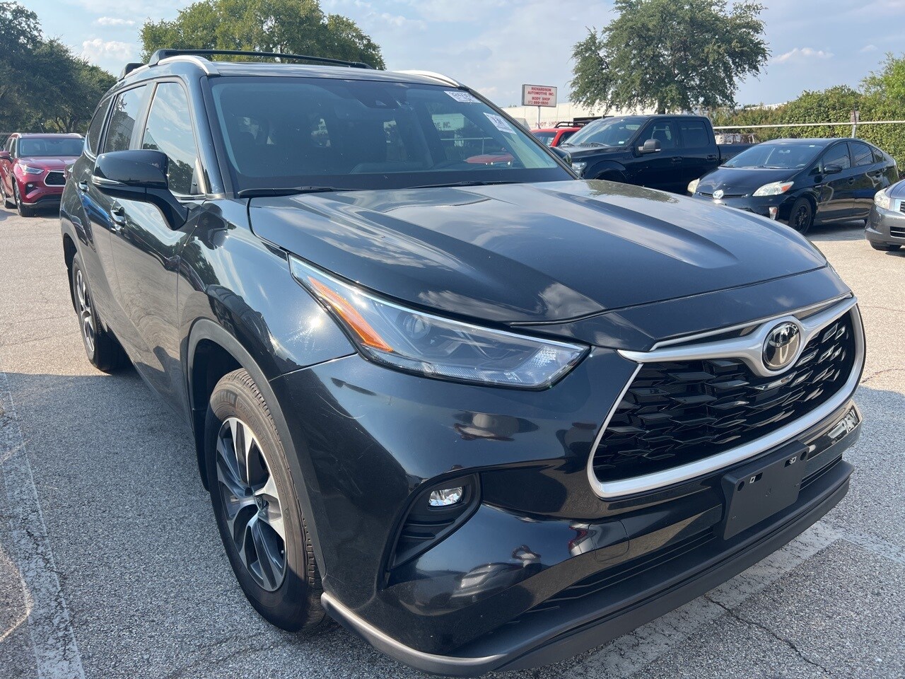 2024 Toyota Highlander XLE photo 3
